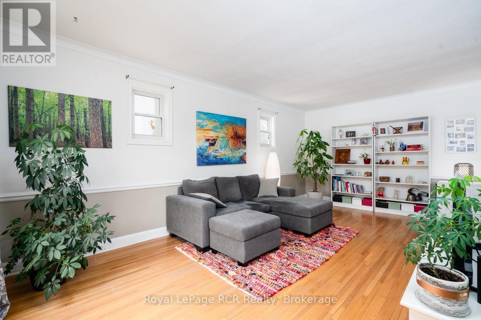 












82 7TH STREET

,
Hanover,




Ontario
N4N1G4

