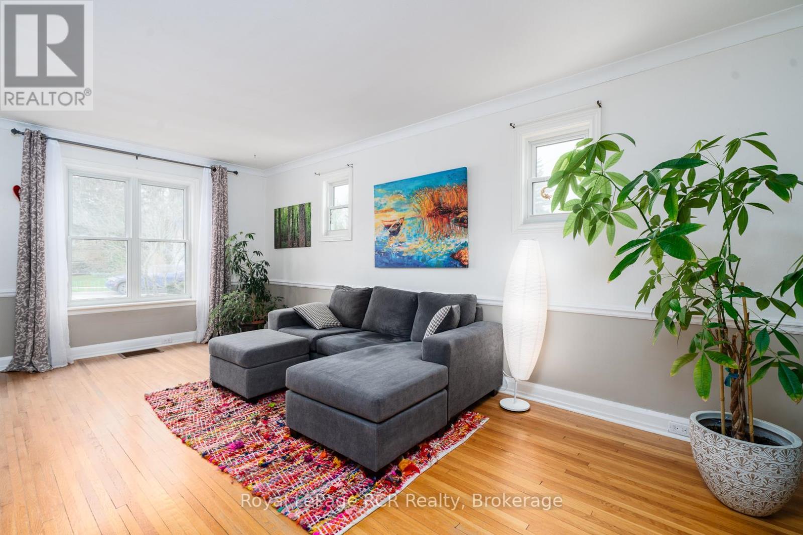 












82 7TH STREET

,
Hanover,




Ontario
N4N1G4

