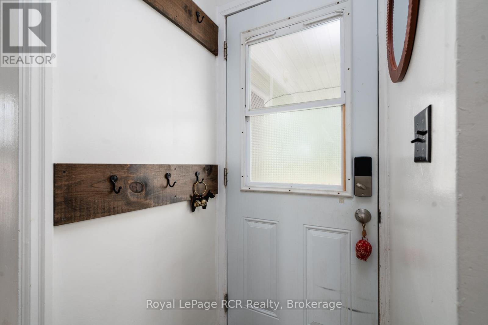












82 7TH STREET

,
Hanover,




Ontario
N4N1G4

