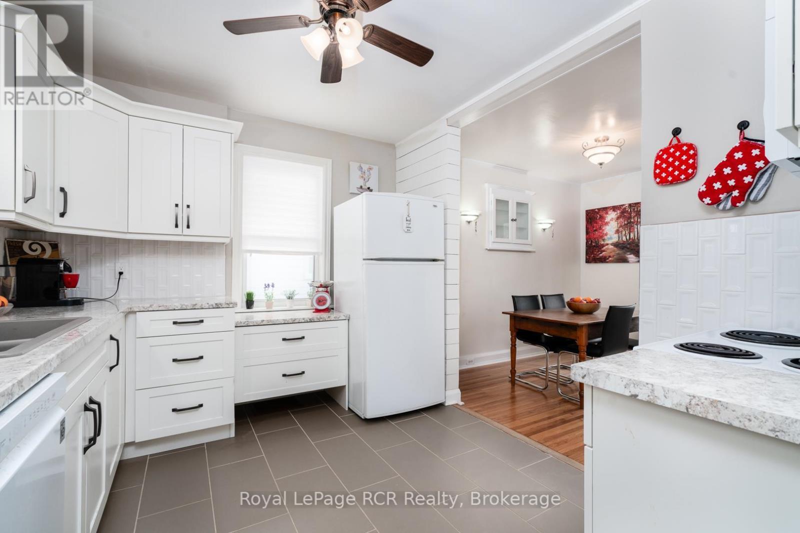 












82 7TH STREET

,
Hanover,




Ontario
N4N1G4


