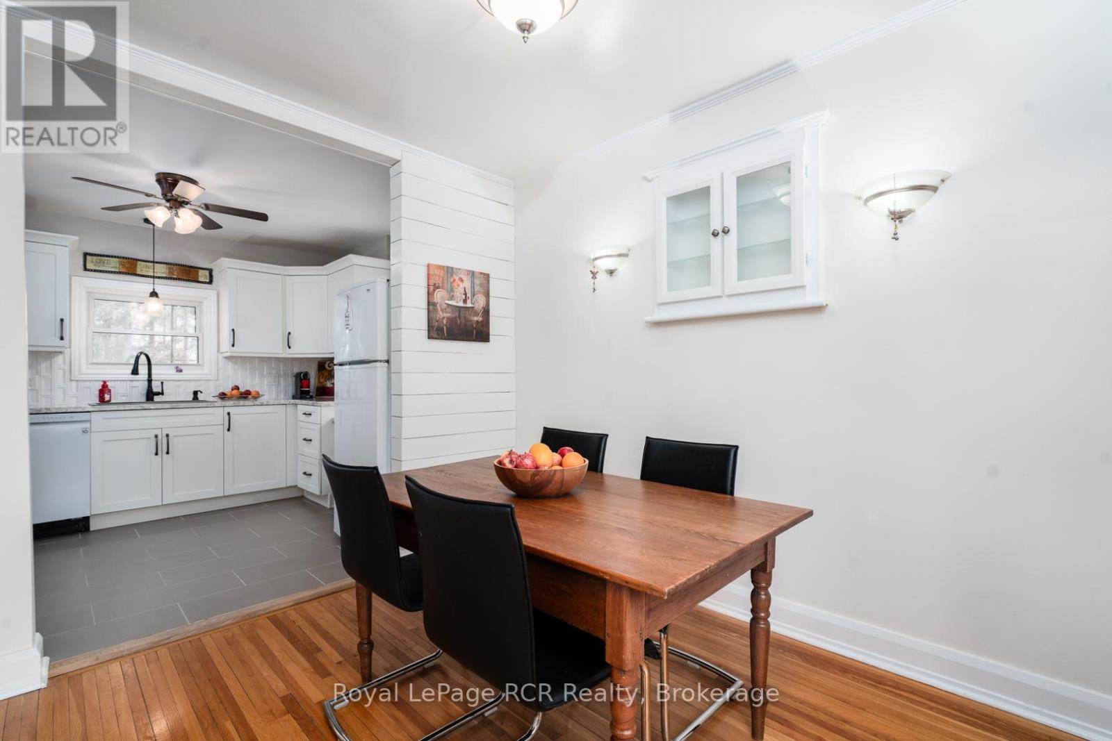 












82 7TH STREET

,
Hanover,




Ontario
N4N1G4

