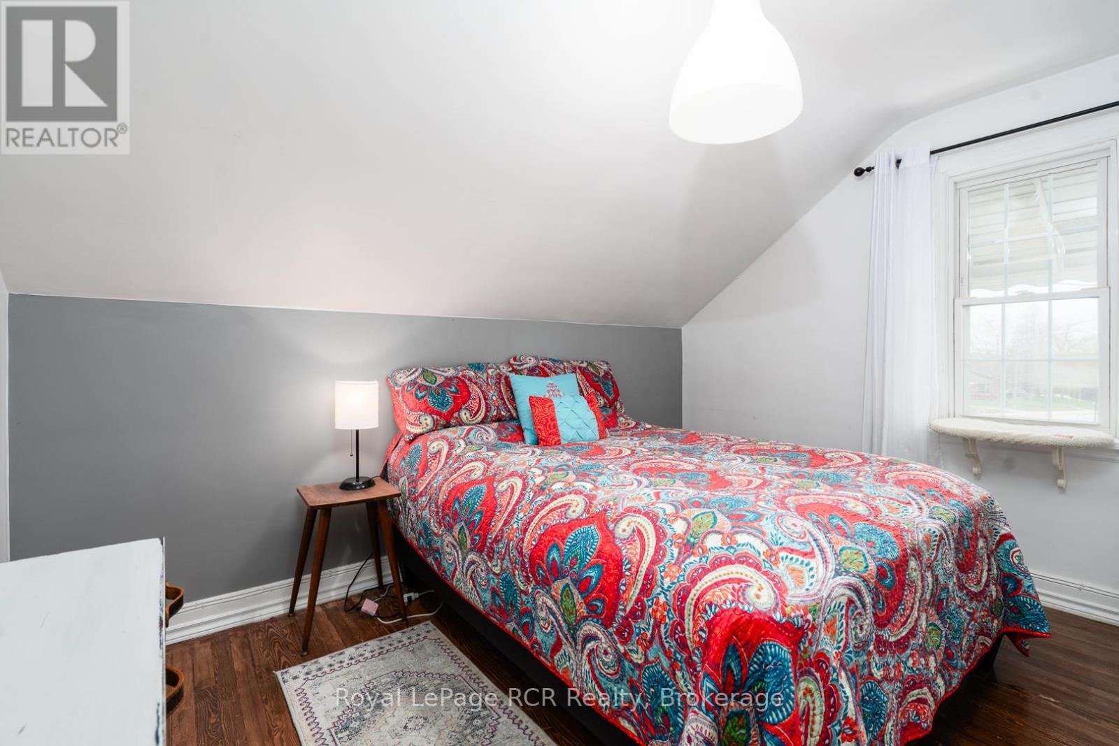 












82 7TH STREET

,
Hanover,




Ontario
N4N1G4

