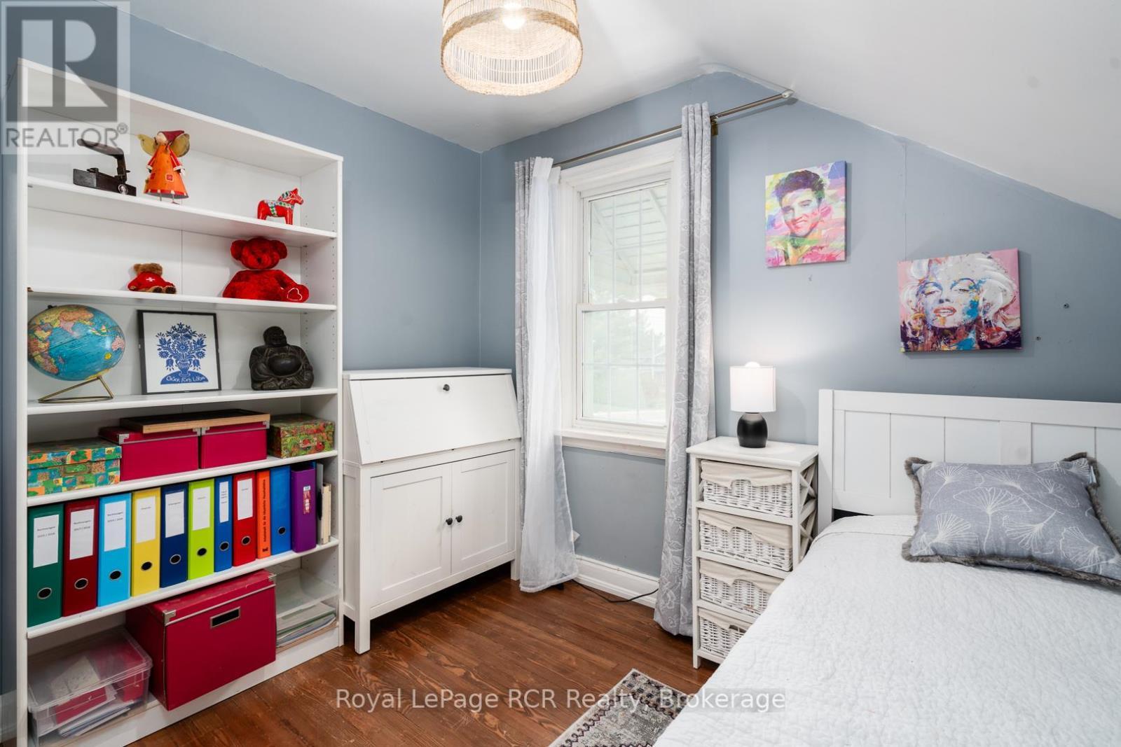 












82 7TH STREET

,
Hanover,




Ontario
N4N1G4

