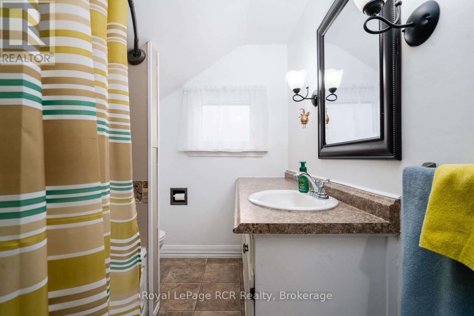 












82 7TH STREET

,
Hanover,




Ontario
N4N1G4

