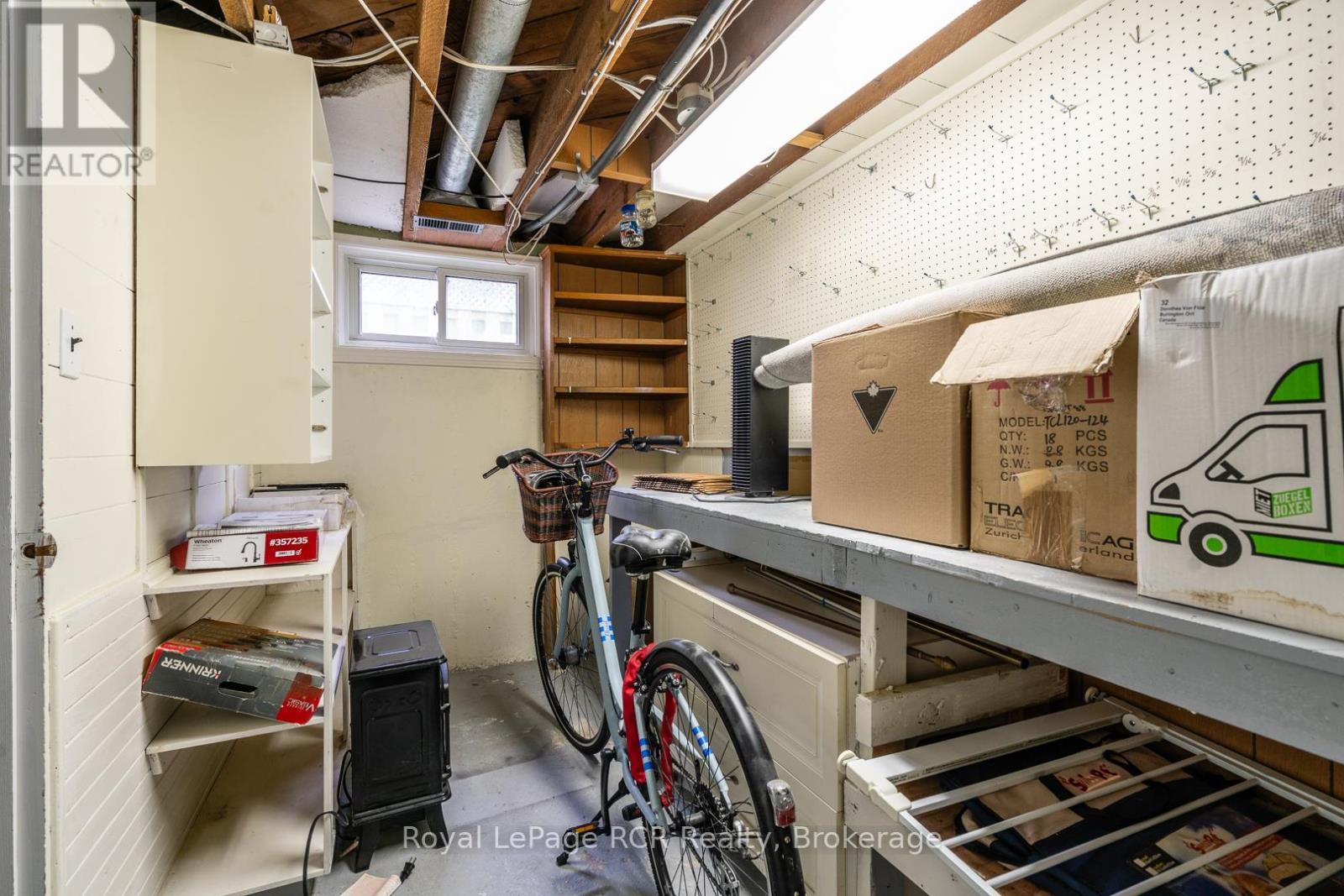












82 7TH STREET

,
Hanover,




Ontario
N4N1G4

