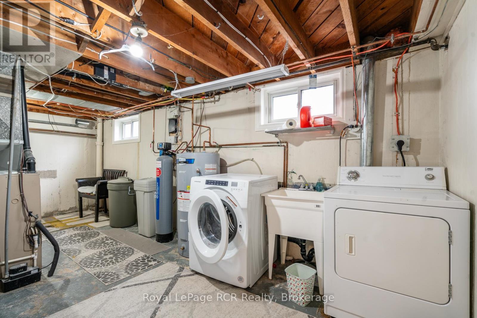 












82 7TH STREET

,
Hanover,




Ontario
N4N1G4

