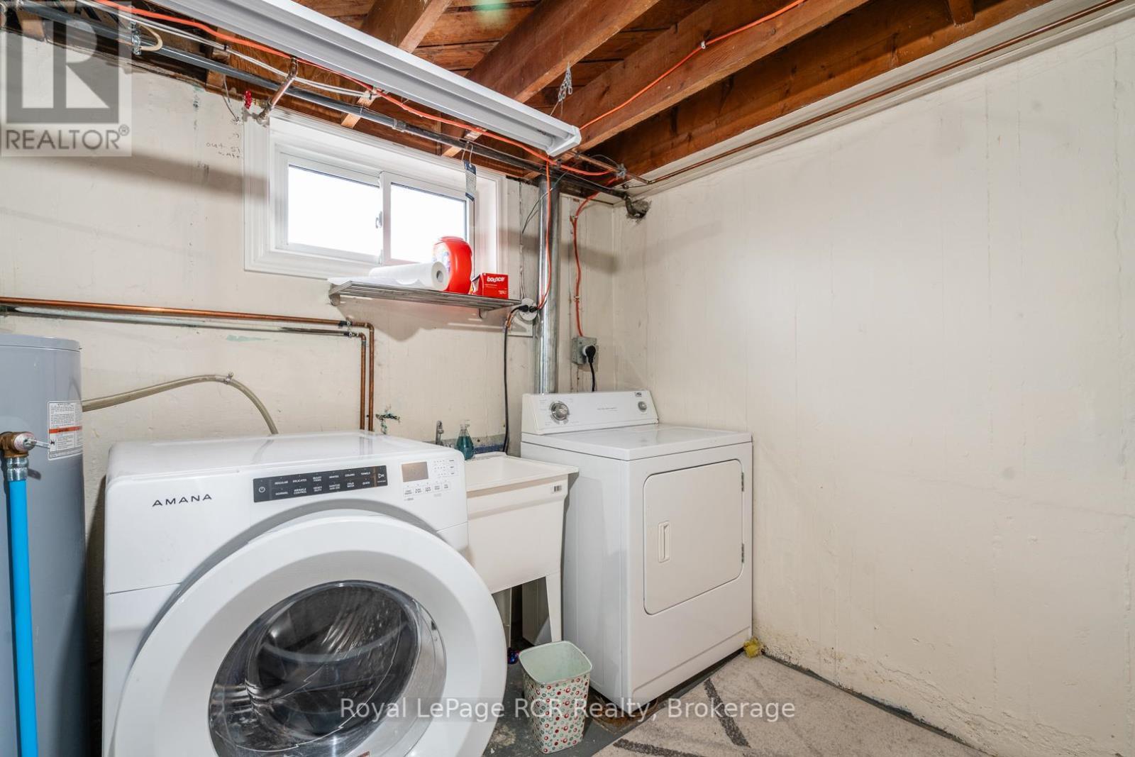 












82 7TH STREET

,
Hanover,




Ontario
N4N1G4

