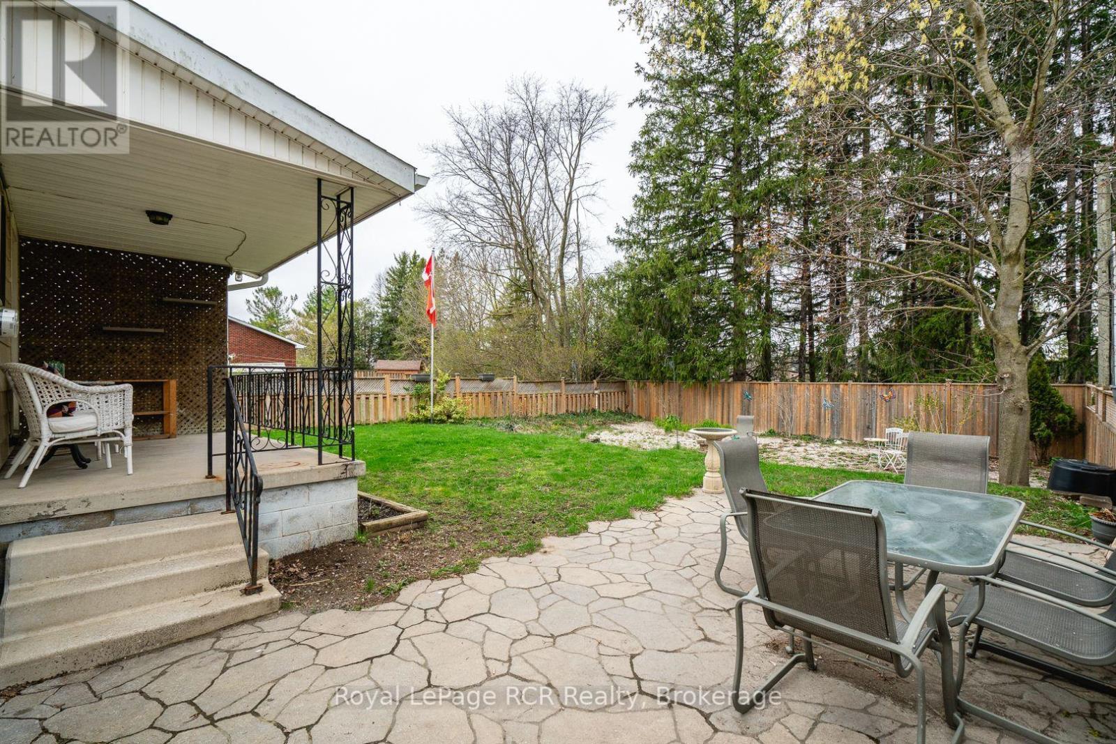 












82 7TH STREET

,
Hanover,




Ontario
N4N1G4

