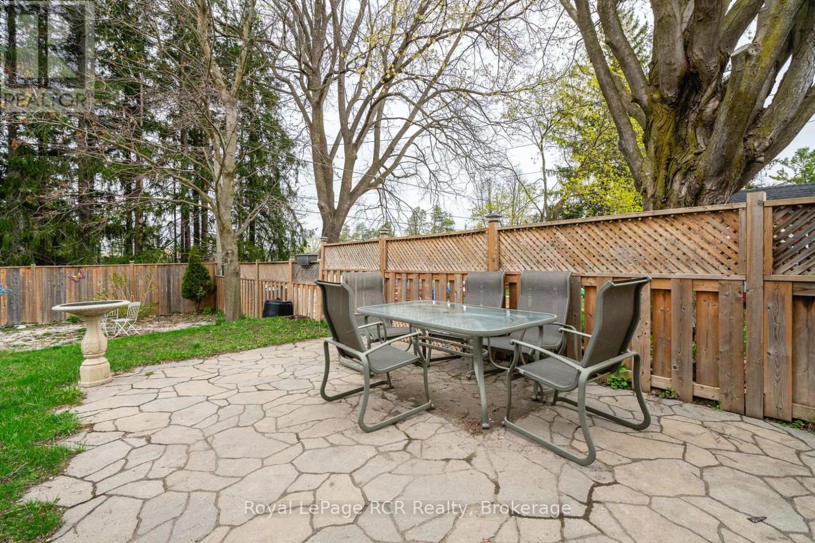 












82 7TH STREET

,
Hanover,




Ontario
N4N1G4

