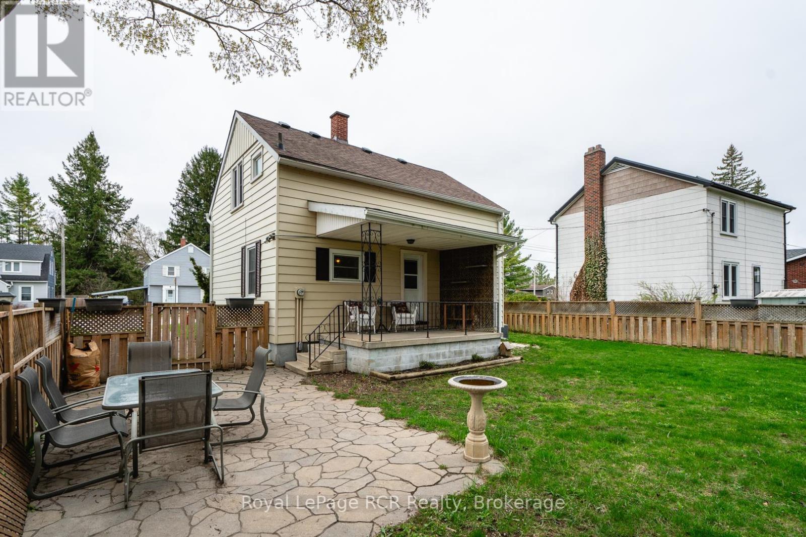 












82 7TH STREET

,
Hanover,




Ontario
N4N1G4

