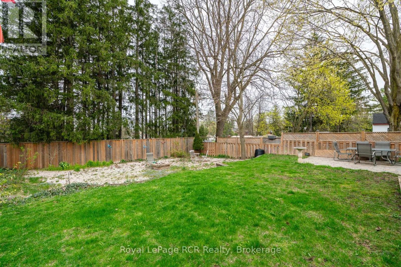 












82 7TH STREET

,
Hanover,




Ontario
N4N1G4

