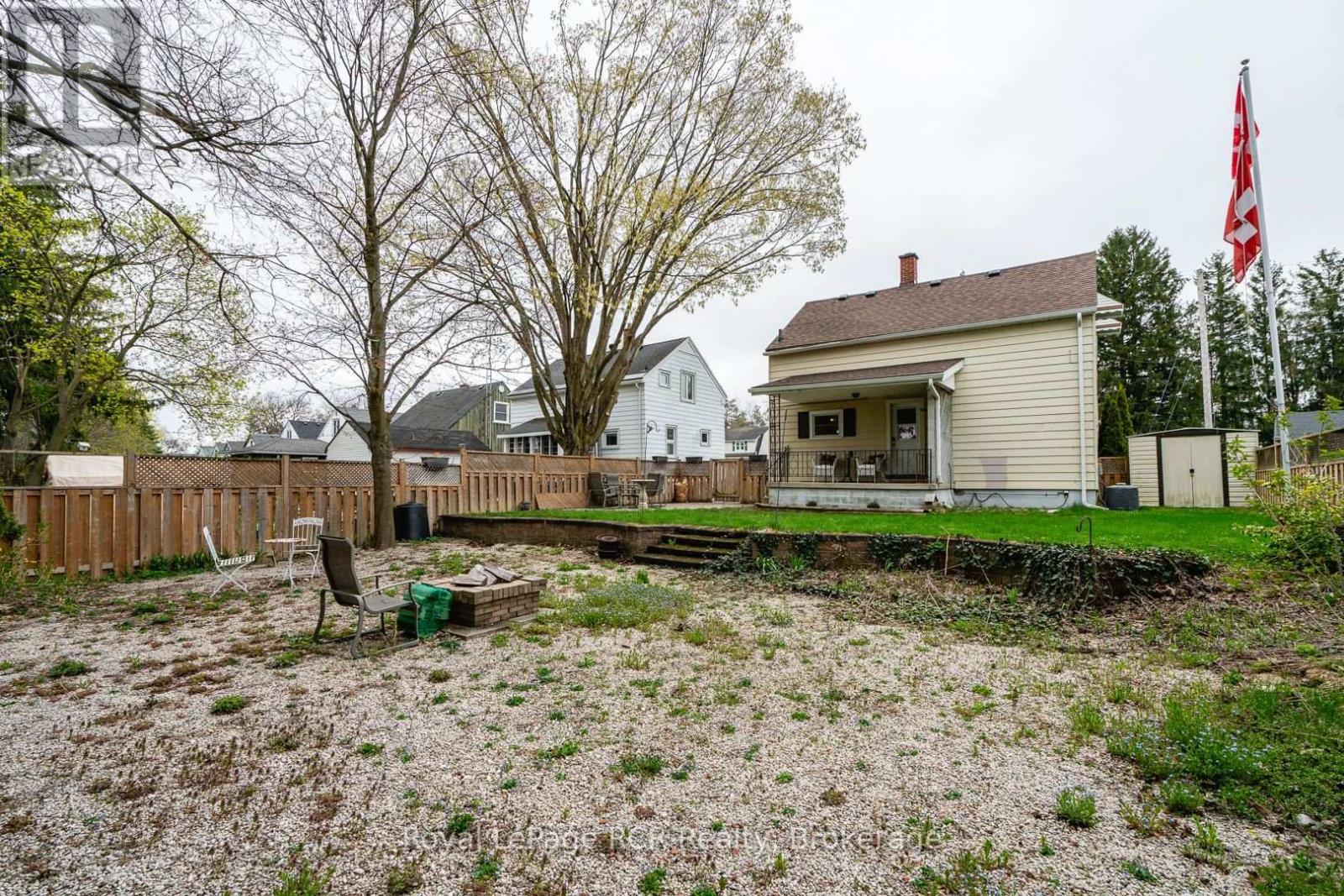 












82 7TH STREET

,
Hanover,




Ontario
N4N1G4

