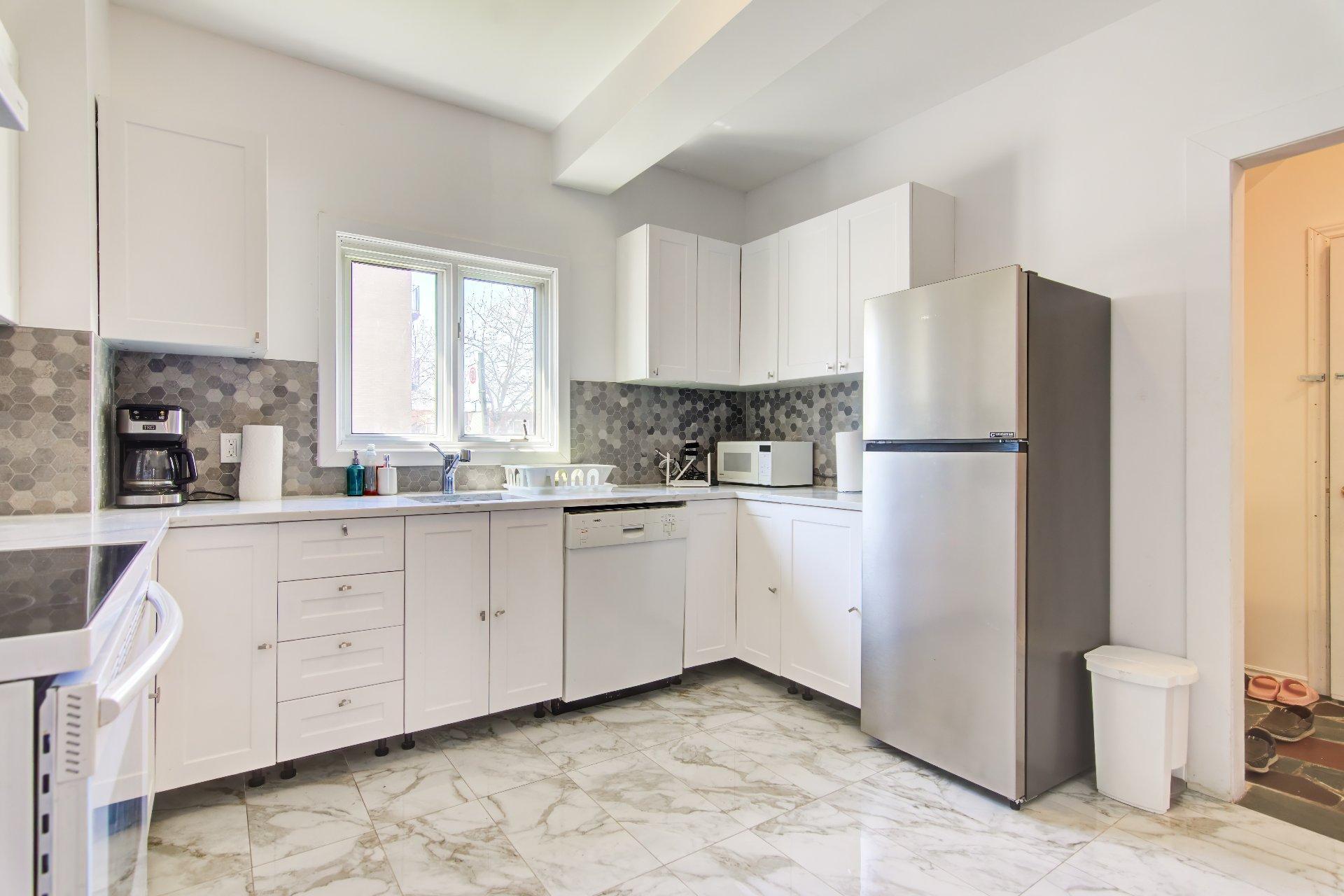 









233


Boul. Churchill

,
Longueuil (Greenfield Park),




QC
J4V2M6

