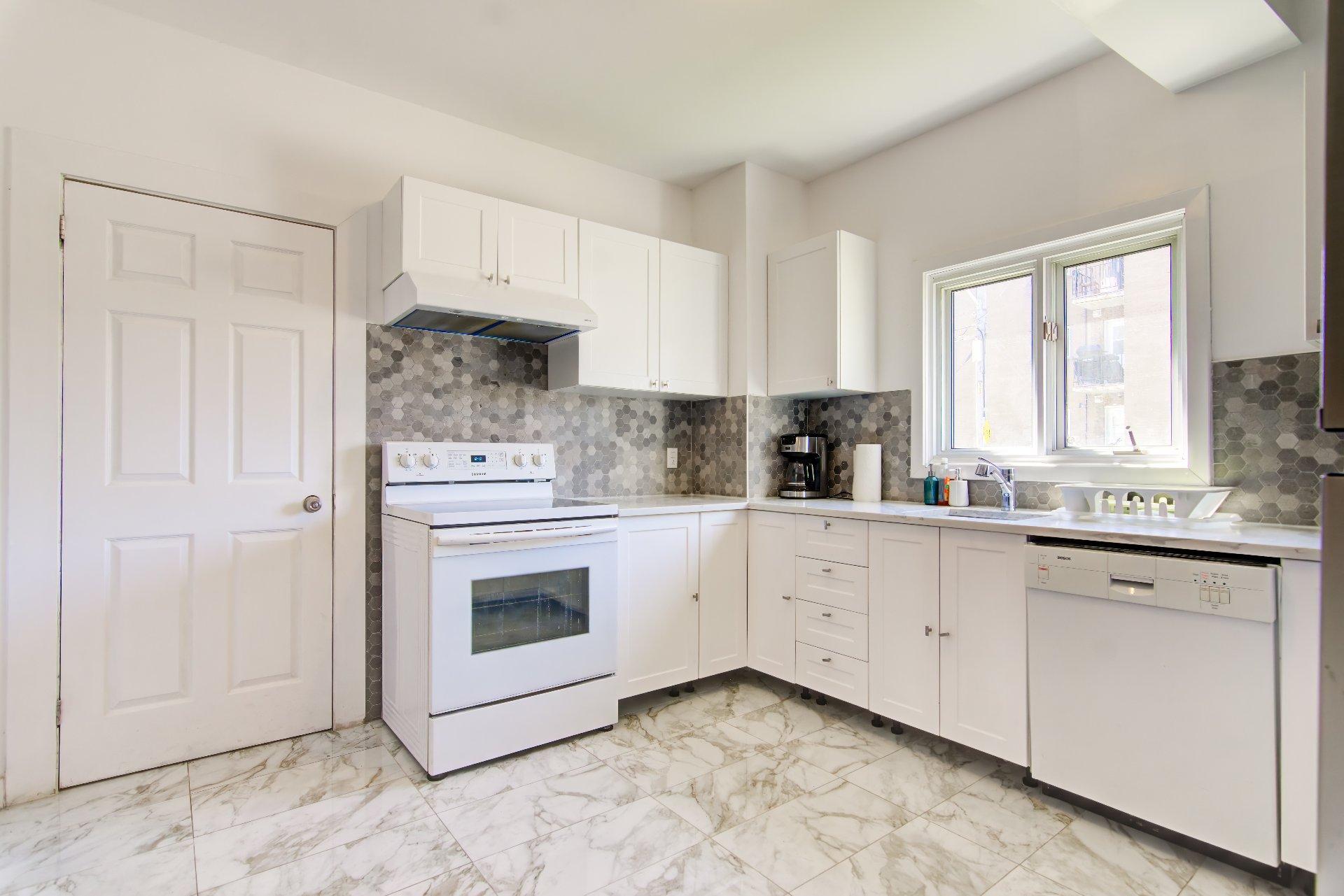 









233


Boul. Churchill

,
Longueuil (Greenfield Park),




QC
J4V2M6

