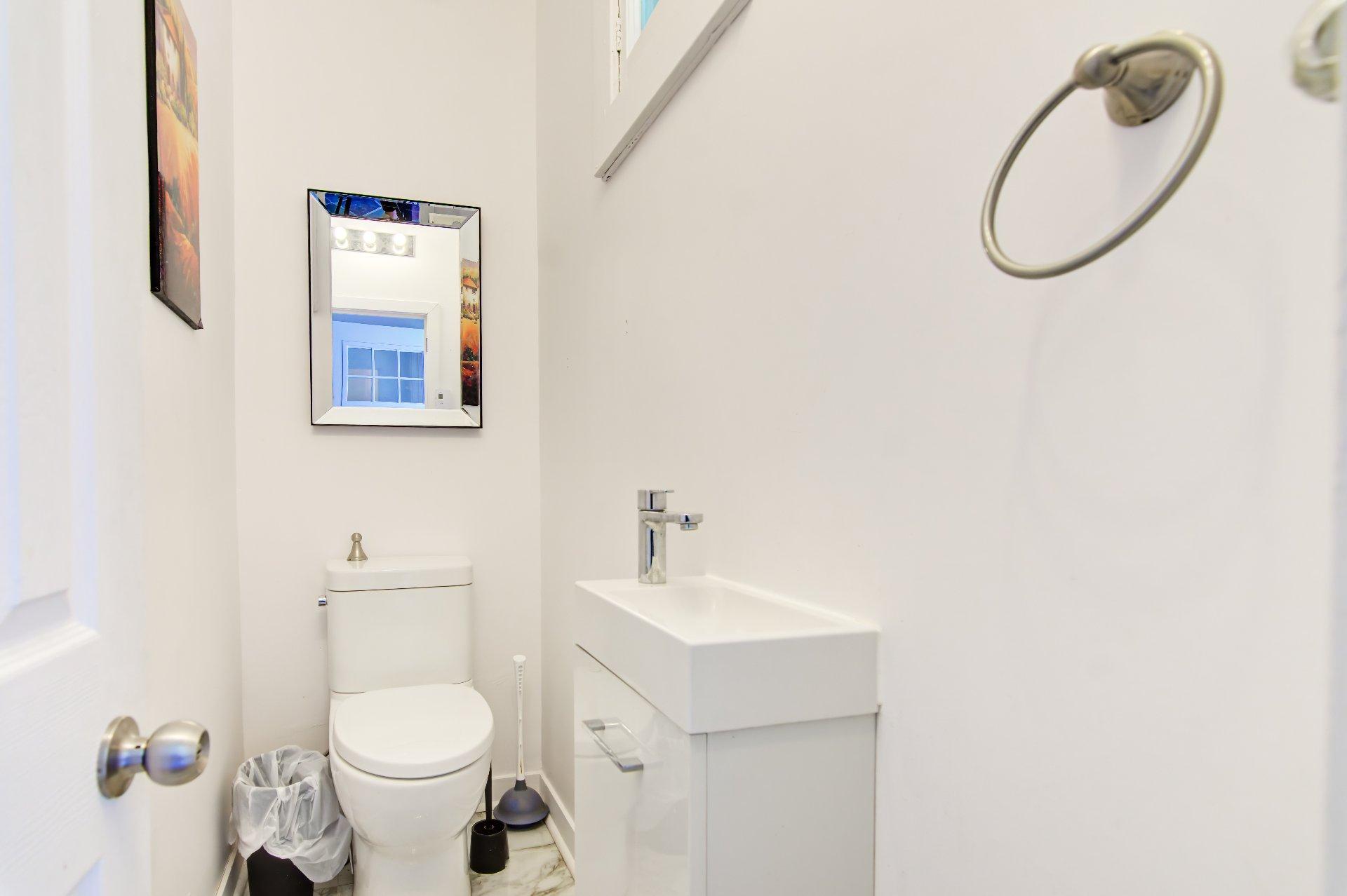 









233


Boul. Churchill

,
Longueuil (Greenfield Park),




QC
J4V2M6


