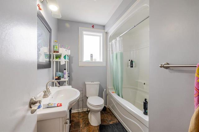 









823


Kernaghan

AVE,
Winnipeg,




MB
R2C 1L8

