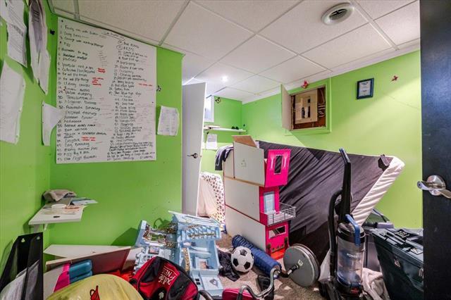 









823


Kernaghan

AVE,
Winnipeg,




MB
R2C 1L8

