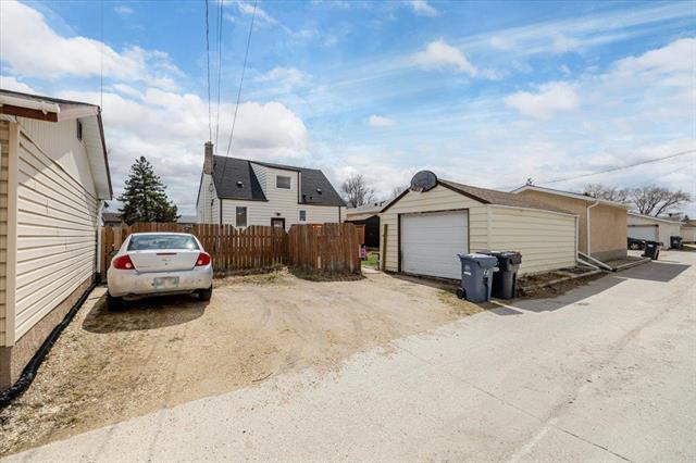 









823


Kernaghan

AVE,
Winnipeg,




MB
R2C 1L8

