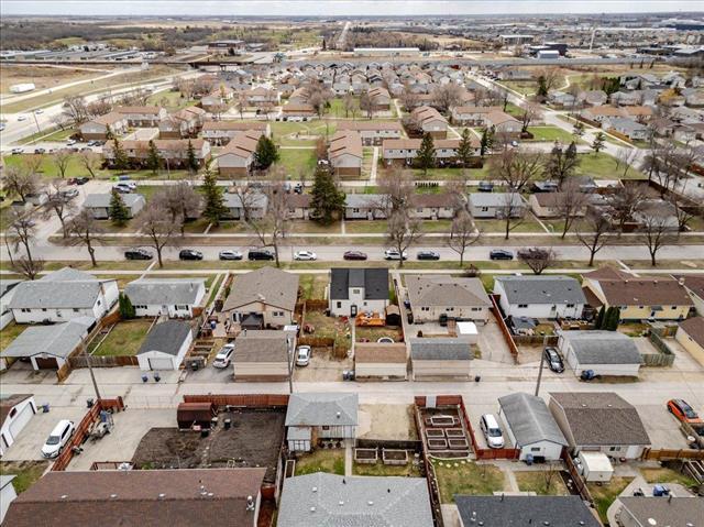 









823


Kernaghan

AVE,
Winnipeg,




MB
R2C 1L8

