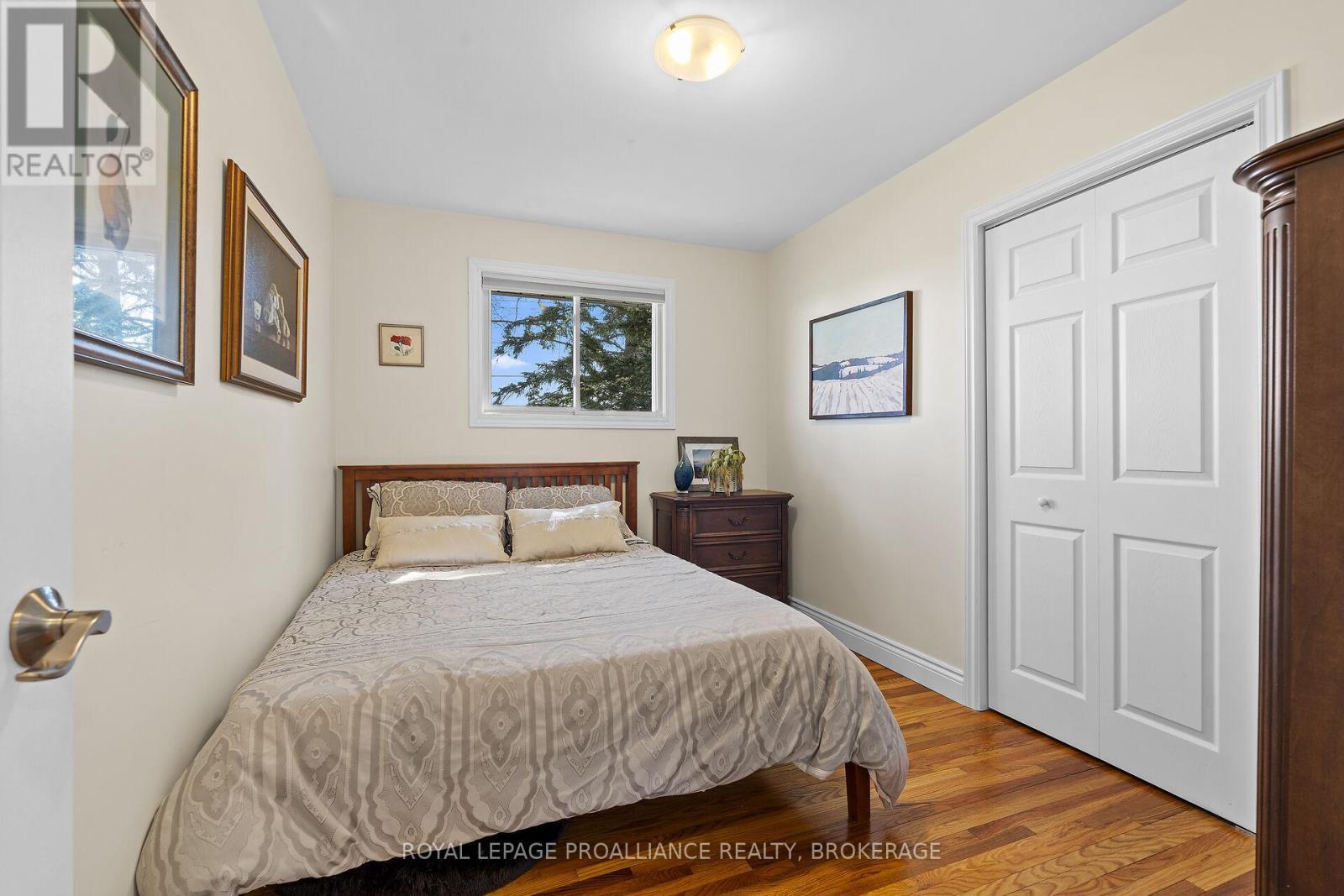 












15 SUNNY ACRES ROAD

,
Kingston (City SouthWest),




Ontario
K7M3N3

