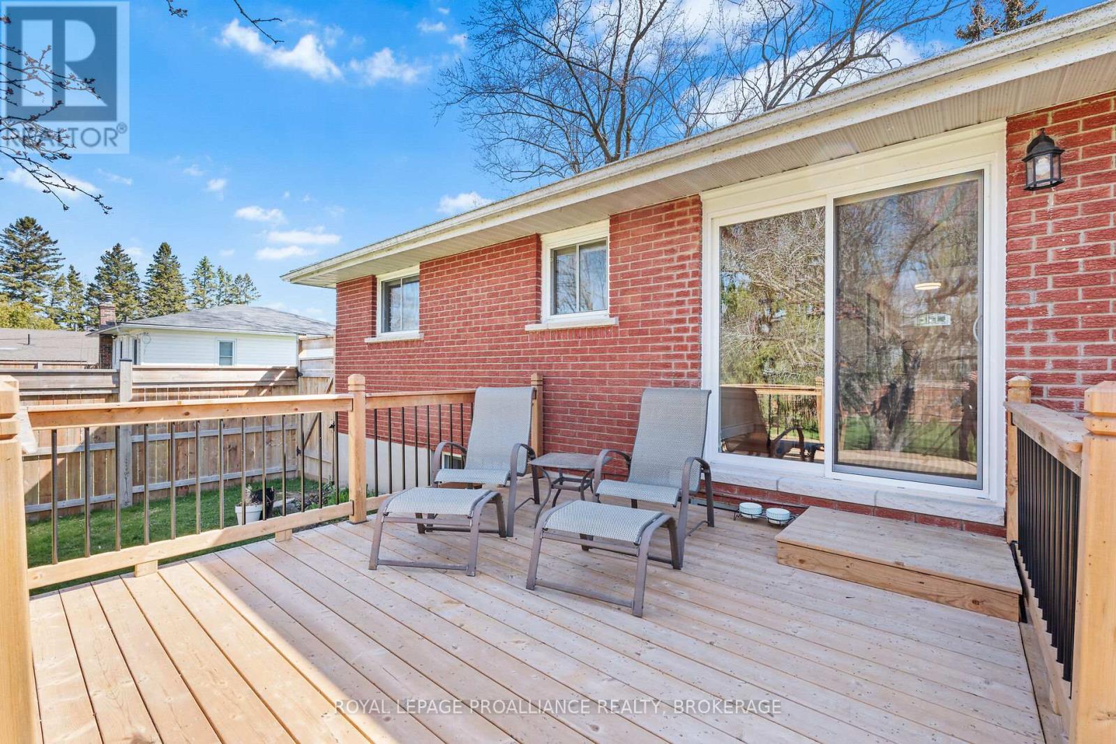 












15 SUNNY ACRES ROAD

,
Kingston (City SouthWest),




Ontario
K7M3N3

