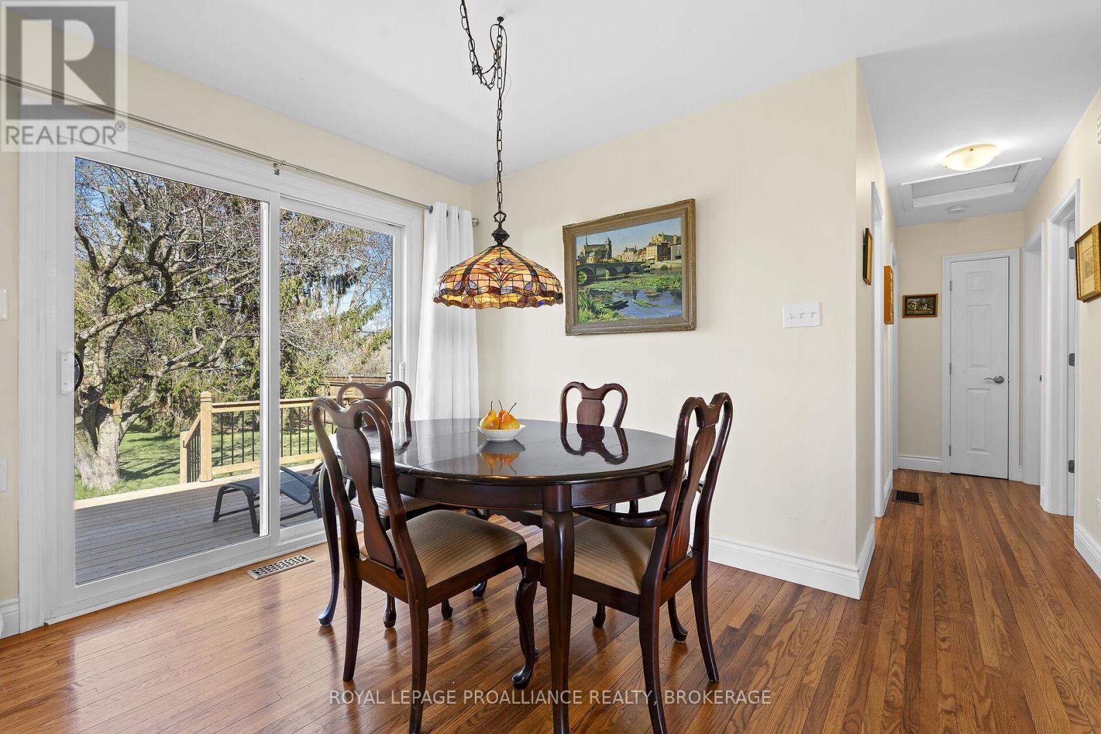 












15 SUNNY ACRES ROAD

,
Kingston (City SouthWest),




Ontario
K7M3N3

