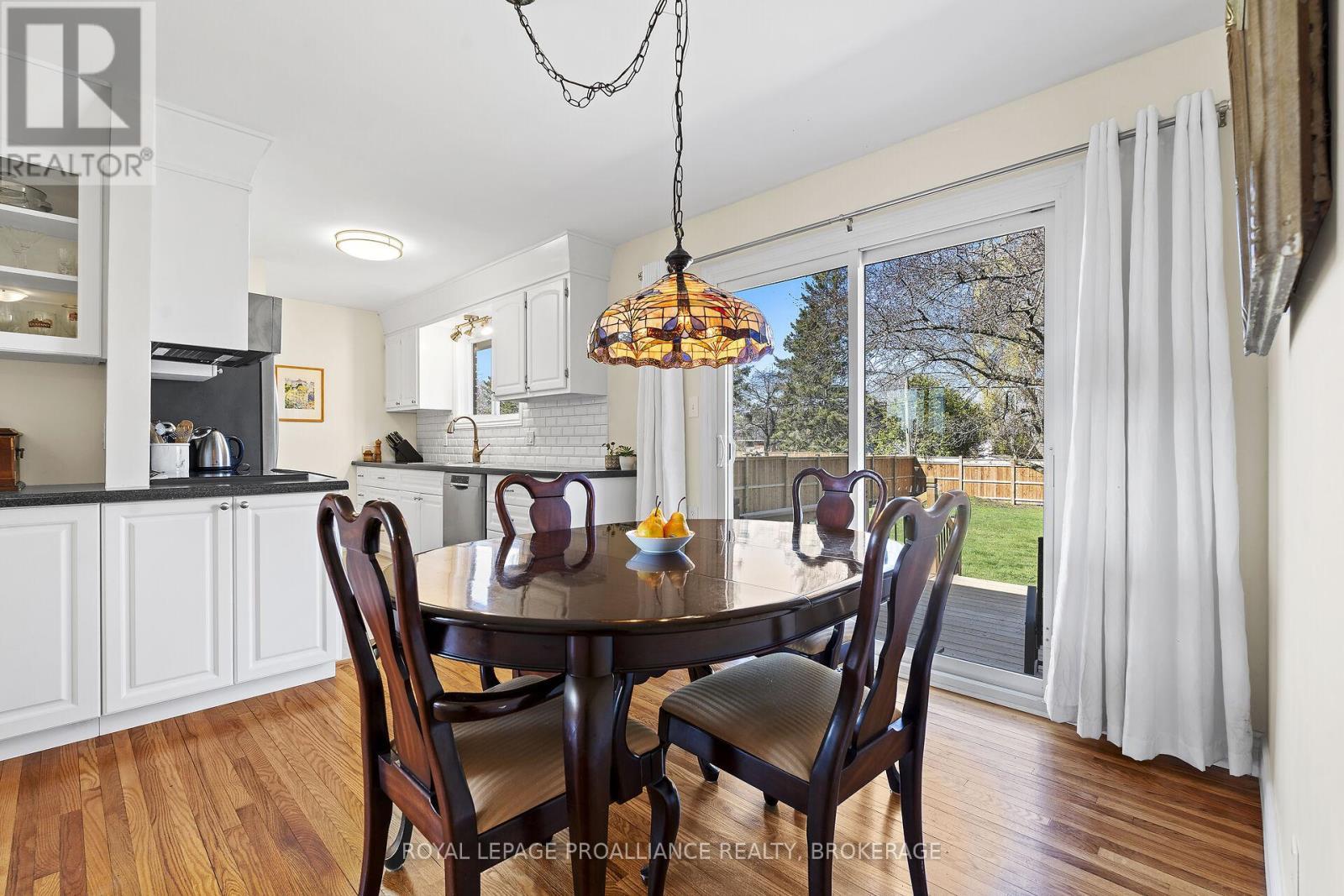 












15 SUNNY ACRES ROAD

,
Kingston (City SouthWest),




Ontario
K7M3N3


