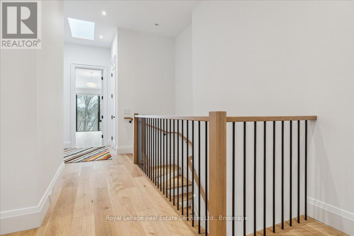 












68 NAVY STREET

,
Oakville (OO Old Oakville),




Ontario
L6J2Y9

