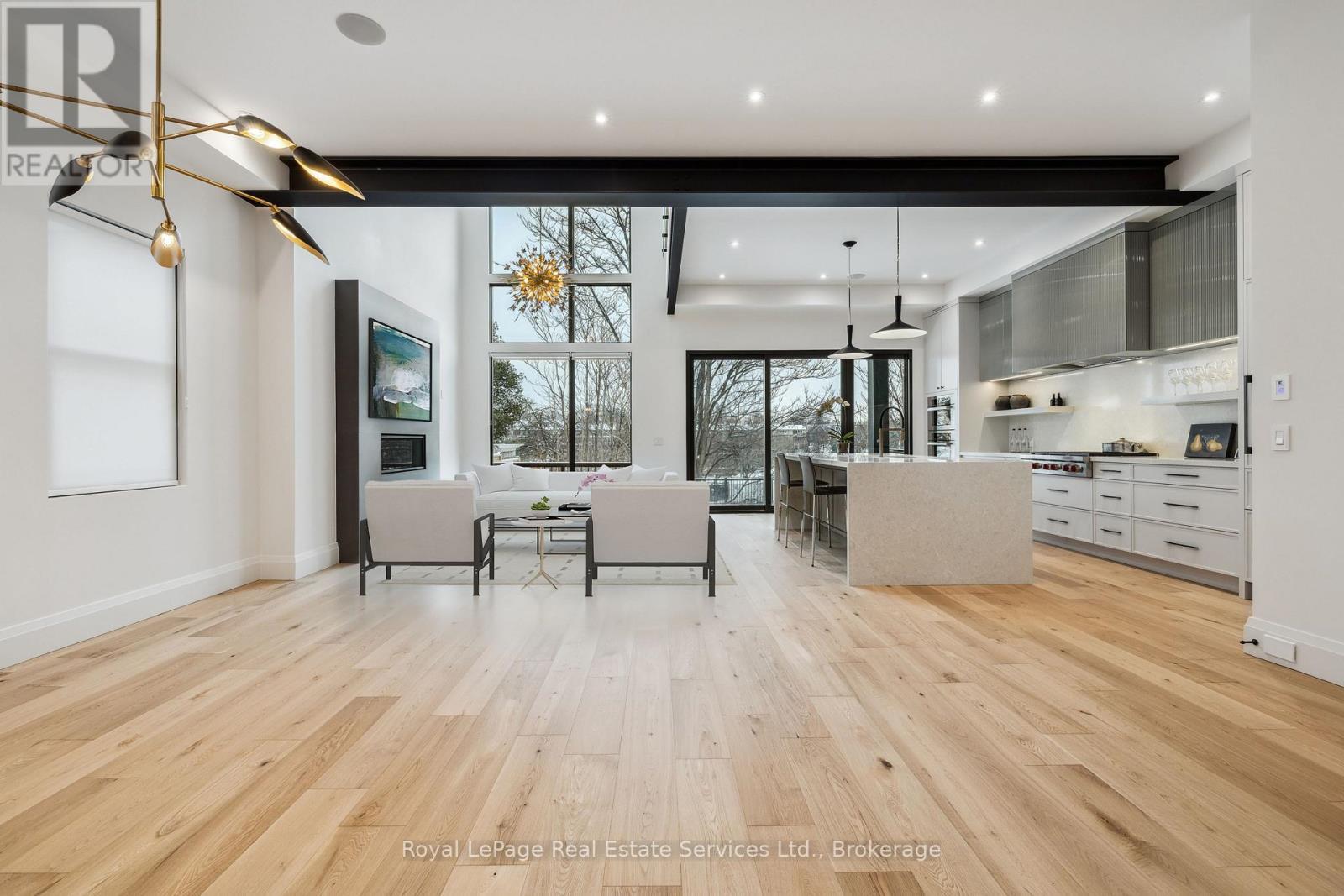 












68 NAVY STREET

,
Oakville (OO Old Oakville),




Ontario
L6J2Y9

