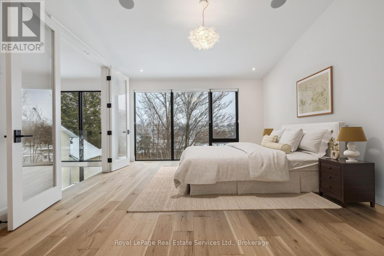 












68 NAVY STREET

,
Oakville (OO Old Oakville),




Ontario
L6J2Y9

