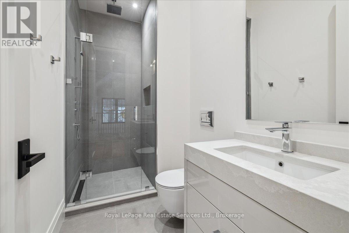 












68 NAVY STREET

,
Oakville (OO Old Oakville),




Ontario
L6J2Y9

