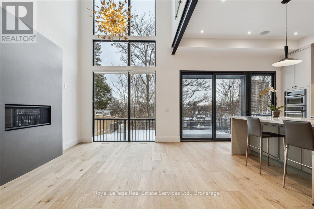 












68 NAVY STREET

,
Oakville (OO Old Oakville),




Ontario
L6J2Y9

