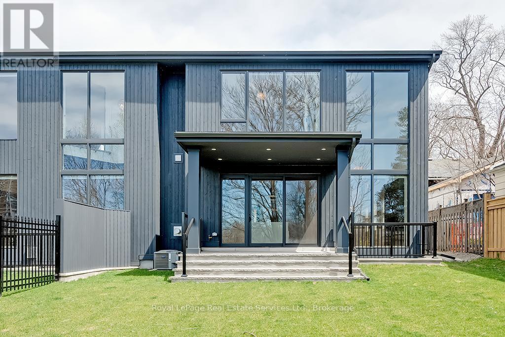 












68 NAVY STREET

,
Oakville (OO Old Oakville),




Ontario
L6J2Y9

