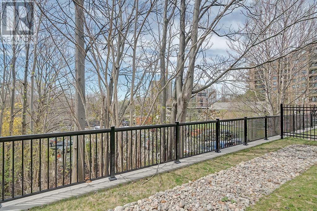 












68 NAVY STREET

,
Oakville (OO Old Oakville),




Ontario
L6J2Y9

