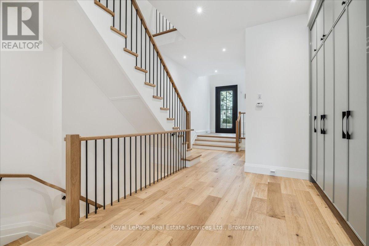 












68 NAVY STREET

,
Oakville (OO Old Oakville),




Ontario
L6J2Y9

