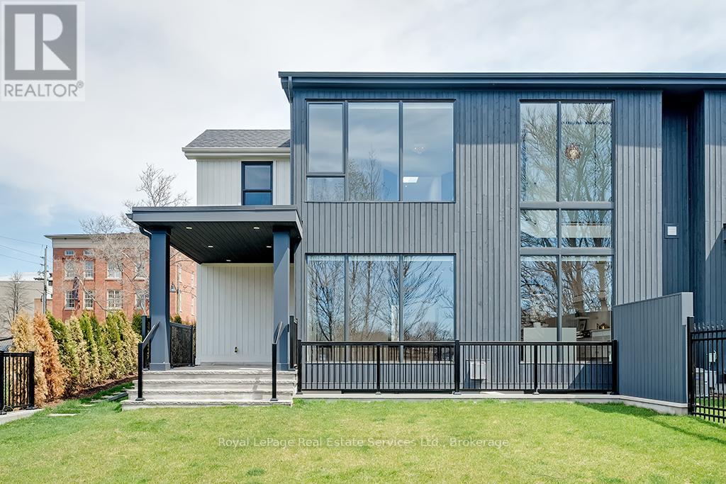 












70 NAVY STREET

,
Oakville (OO Old Oakville),




Ontario
L6J2Y9

