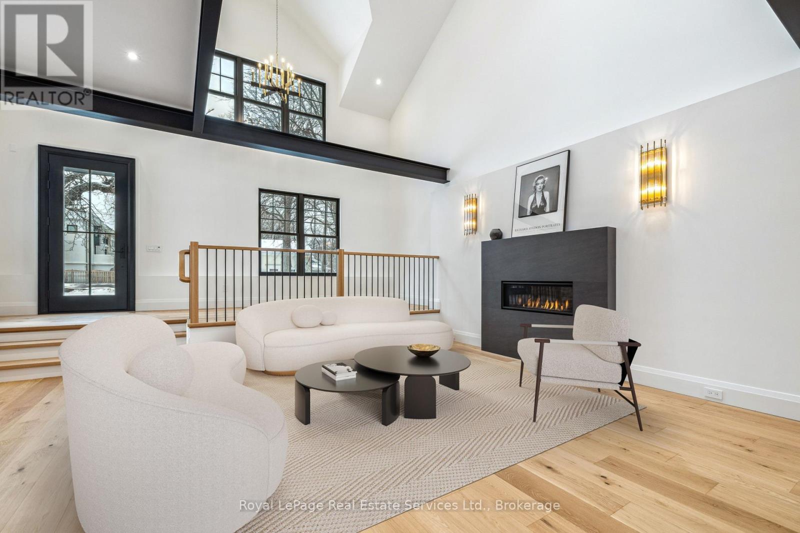 












70 NAVY STREET

,
Oakville (OO Old Oakville),




Ontario
L6J2Y9


