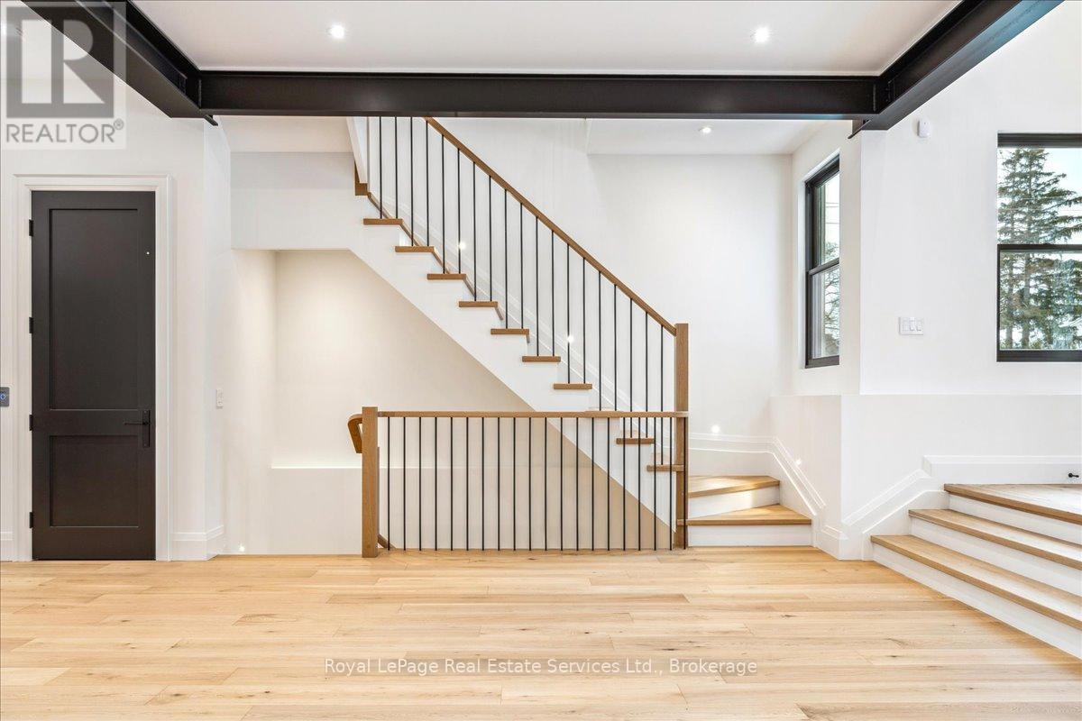 












70 NAVY STREET

,
Oakville (OO Old Oakville),




Ontario
L6J2Y9

