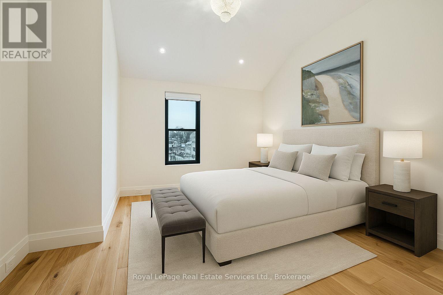 












70 NAVY STREET

,
Oakville (OO Old Oakville),




Ontario
L6J2Y9

