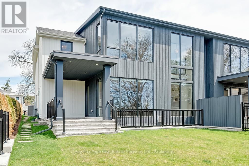 












70 NAVY STREET

,
Oakville (OO Old Oakville),




Ontario
L6J2Y9

