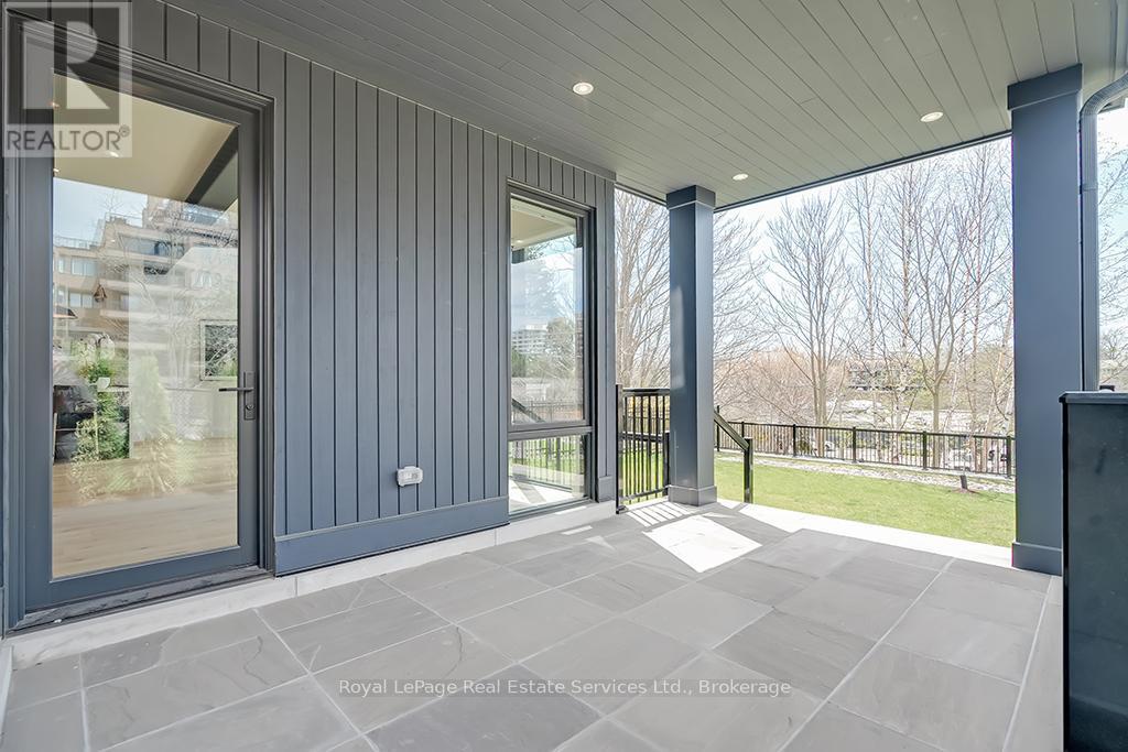 












70 NAVY STREET

,
Oakville (OO Old Oakville),




Ontario
L6J2Y9

