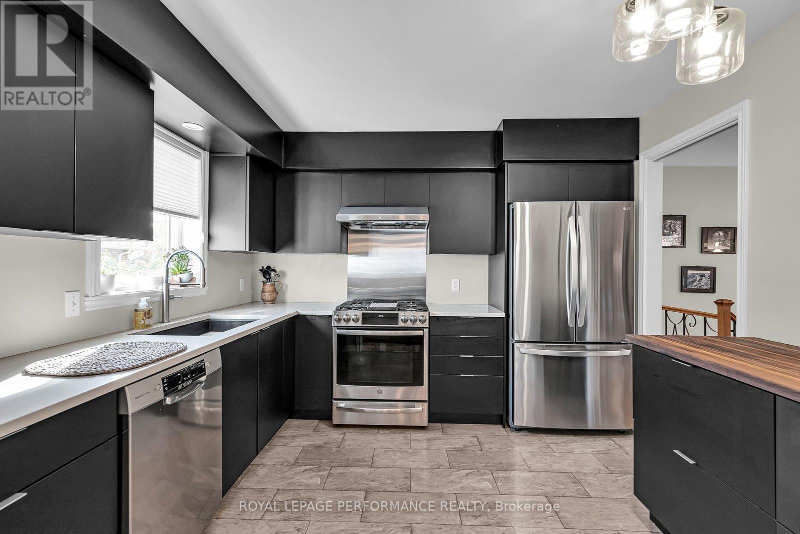 












1606 BLAKELY DRIVE

,
Cornwall,




Ontario
K6J5K2

