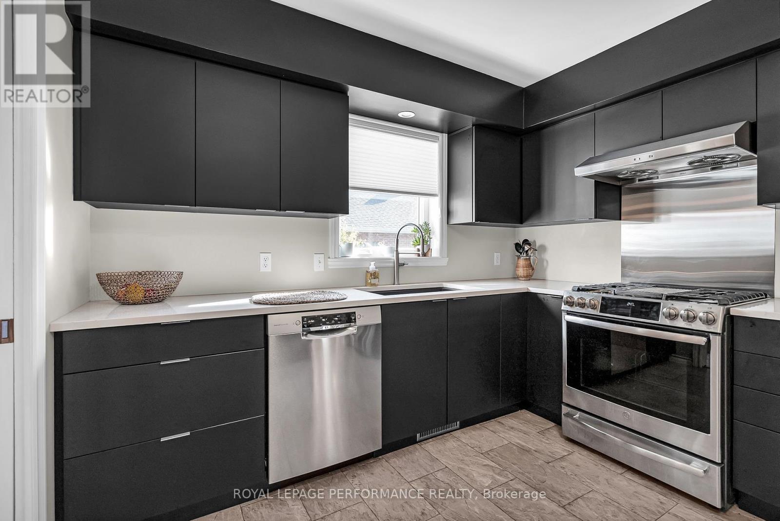 












1606 BLAKELY DRIVE

,
Cornwall,




Ontario
K6J5K2

