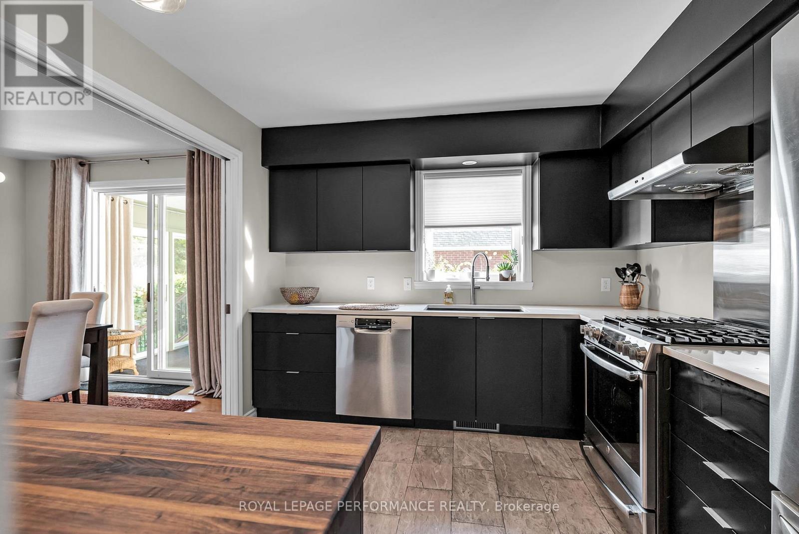 












1606 BLAKELY DRIVE

,
Cornwall,




Ontario
K6J5K2

