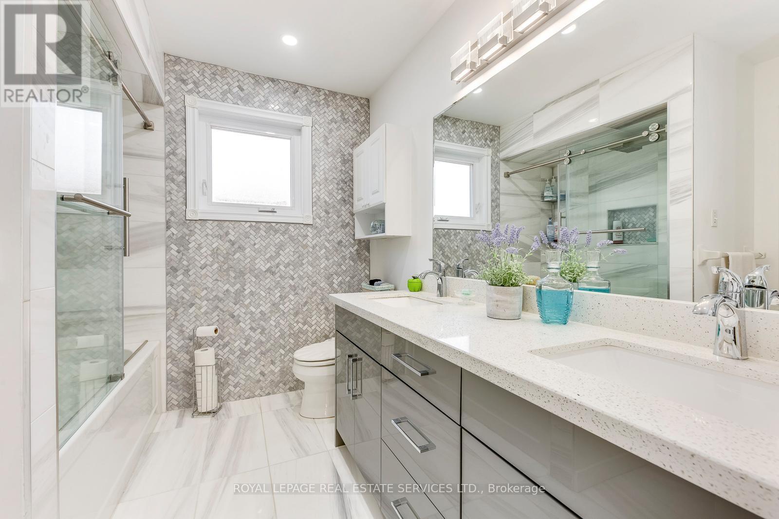 












1220 OLD OAK DRIVE

,
Oakville,




Ontario
L6M3K6

