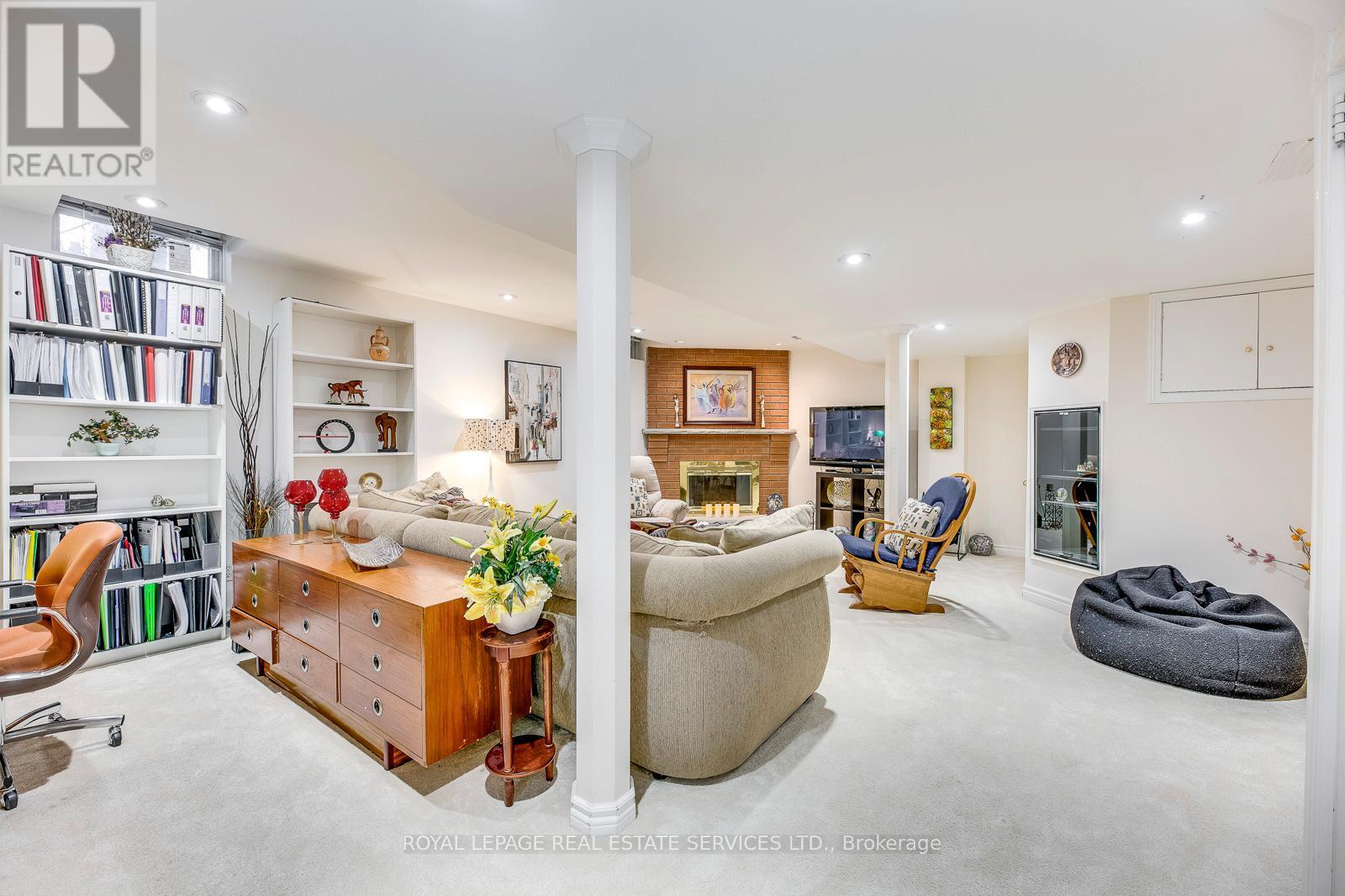 












1220 OLD OAK DRIVE

,
Oakville,




Ontario
L6M3K6

