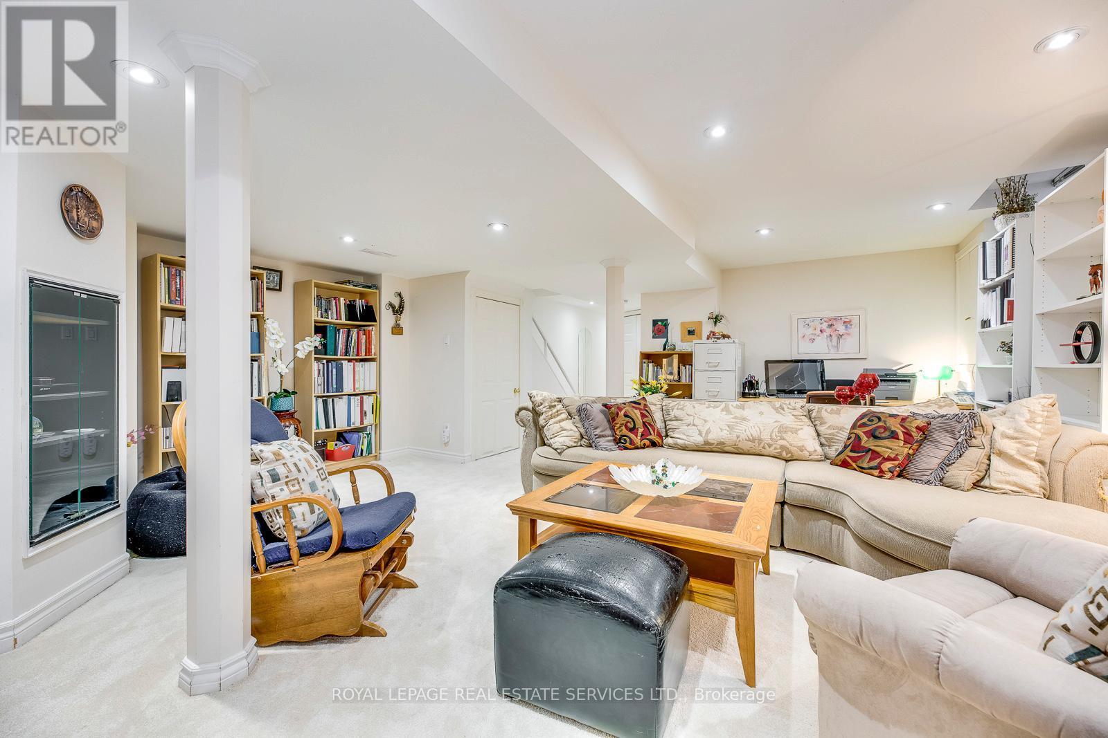 












1220 OLD OAK DRIVE

,
Oakville,




Ontario
L6M3K6

