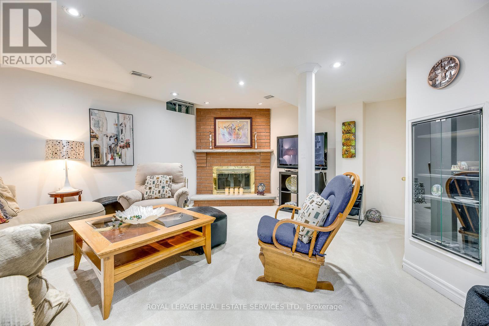 












1220 OLD OAK DRIVE

,
Oakville,




Ontario
L6M3K6

