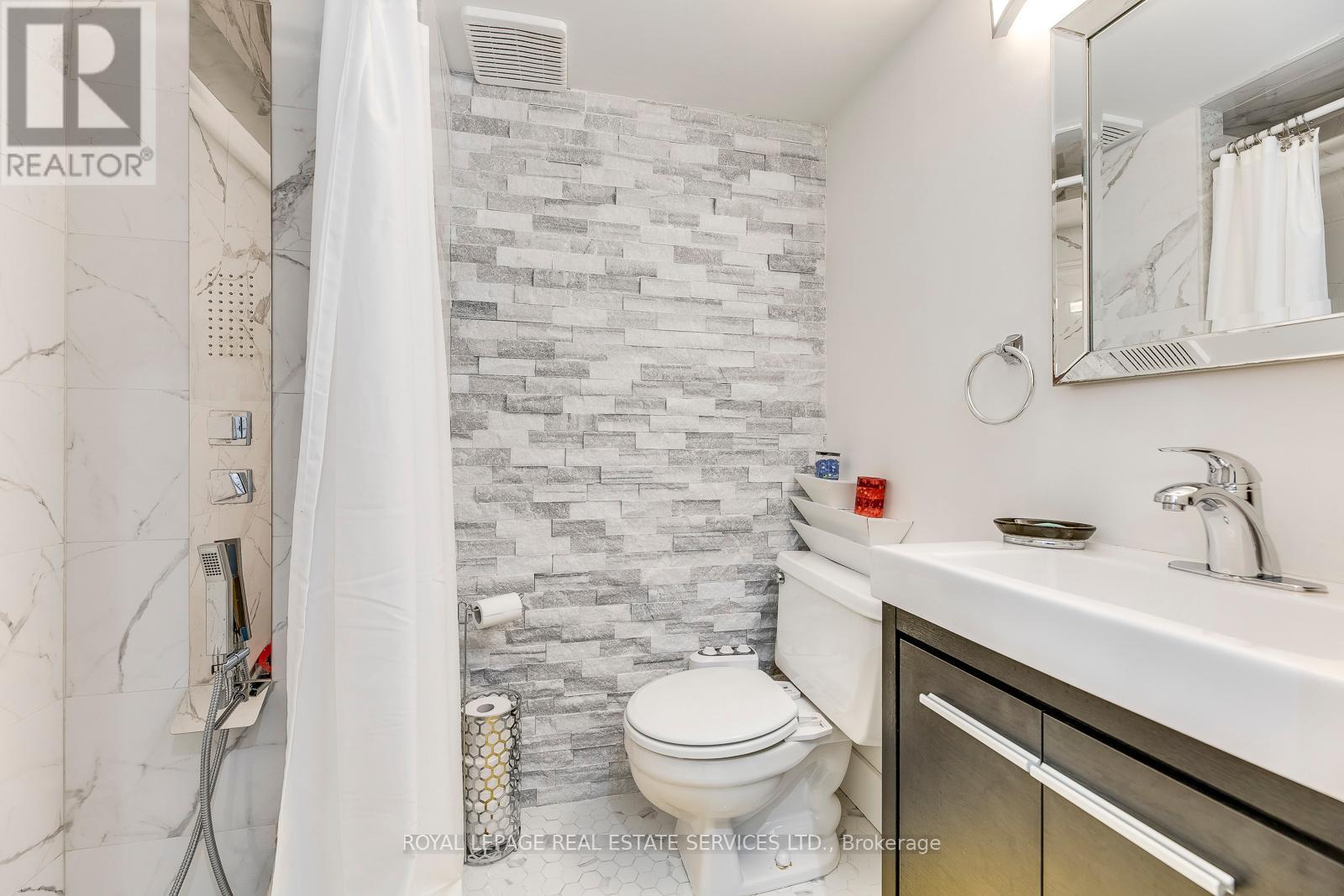 












1220 OLD OAK DRIVE

,
Oakville,




Ontario
L6M3K6

