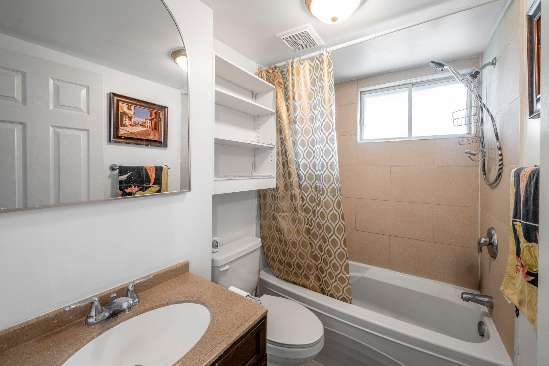 









75


51e Avenue

, 1,
Bois-des-Filion,




QC
J6Z2N8

